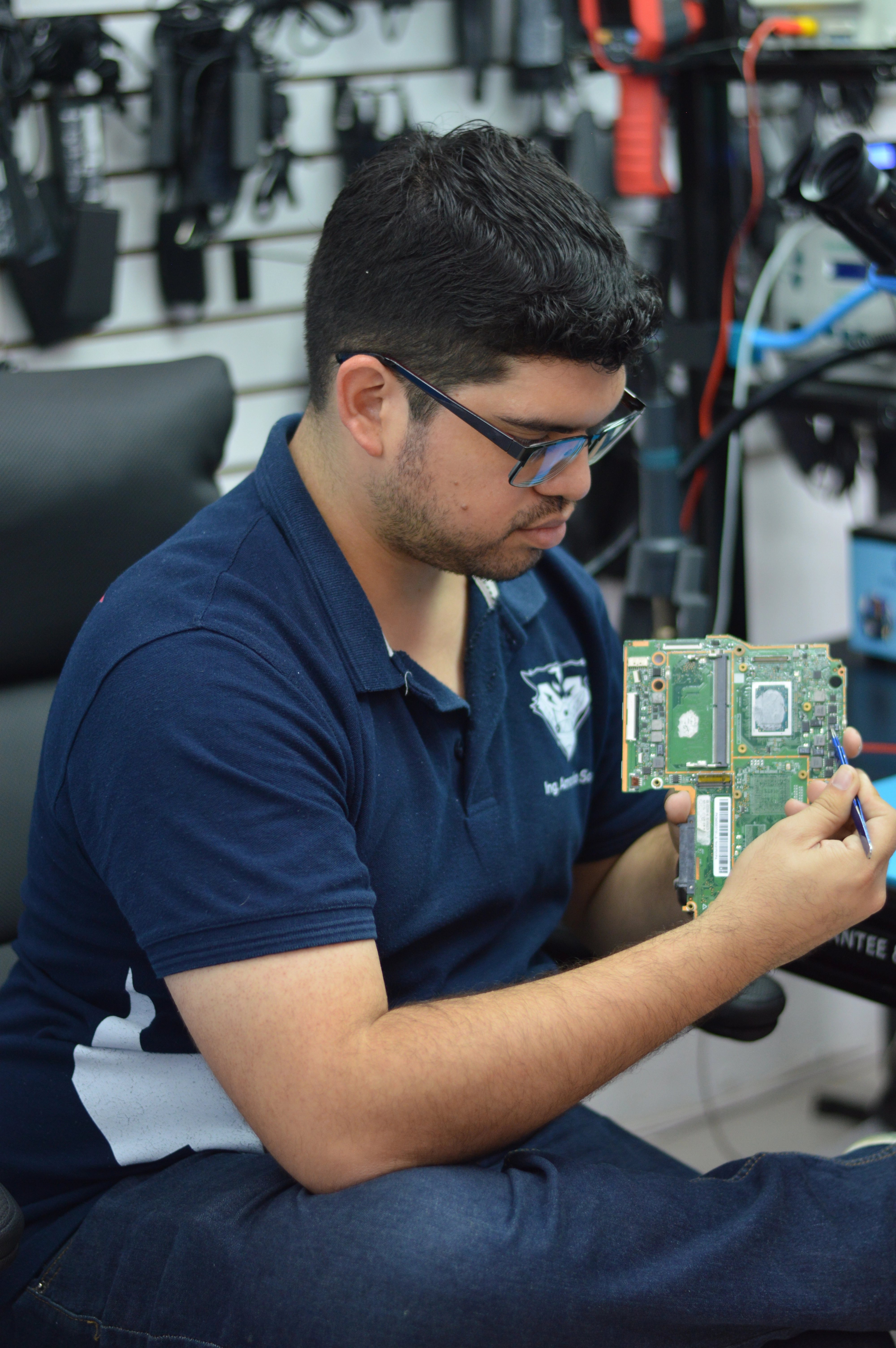 ZoliteX — Armando Solís, fundador